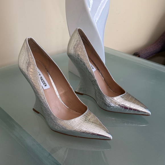 Steve Madden Silver Heels Croc-Embossed Wedge Heels size 8 - Picture 2 of 8